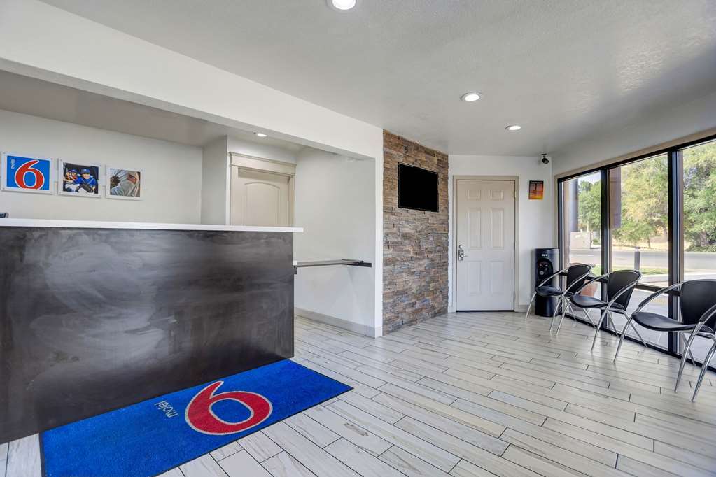 Motel 6 Anderson CA Redding Airport - photo 21