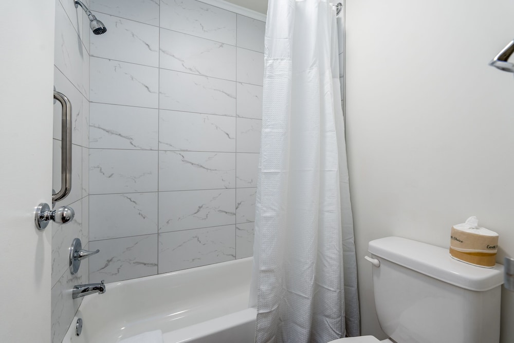 Crewe Boutique Inn - photo 17