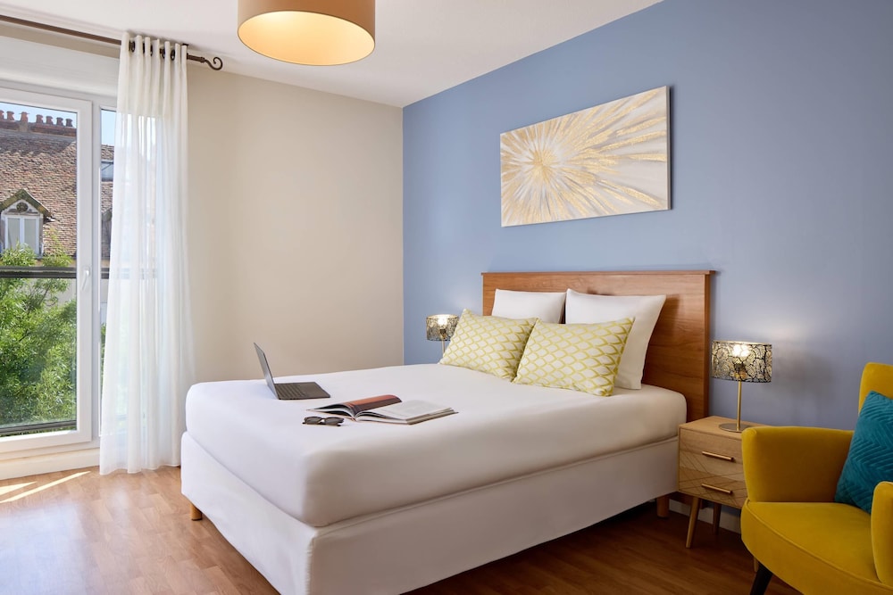 Quality Suites Chalon sur saône Gare in Chalon-Sur-Saone, France