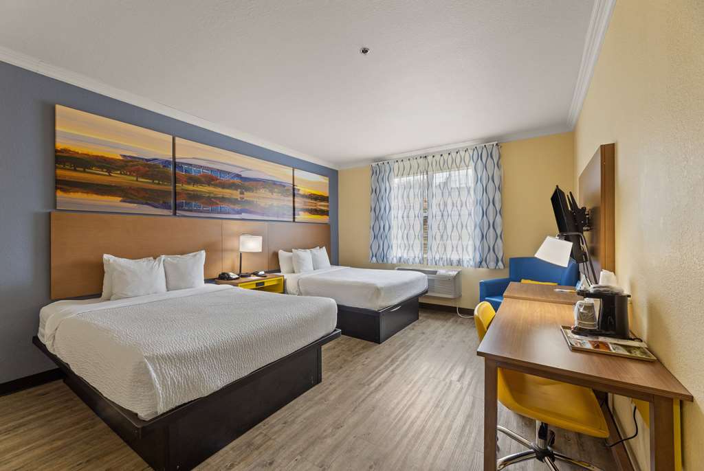 Days Inn & Suites by Wyndham Euless DFW Airport South - photo 40