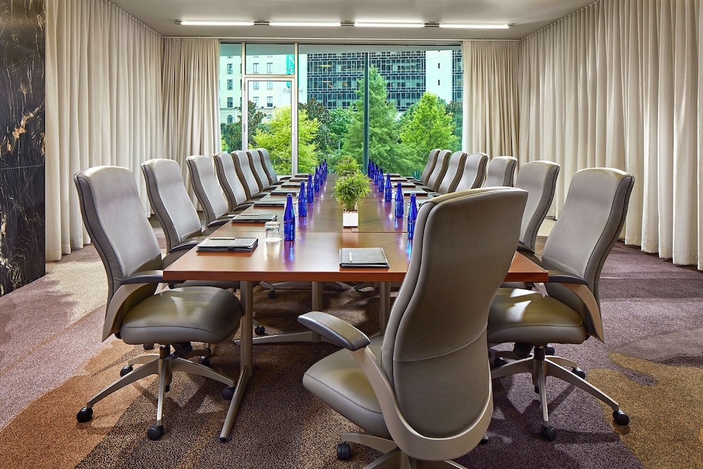 The Statler Dallas Curio Collection By Hilton - photo 97