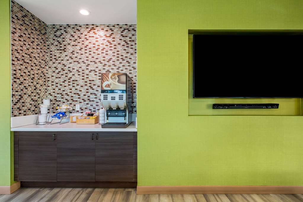 La Quinta Inn & Suites by Wyndham Pomona - photo 6