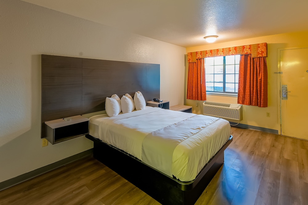 OYO Hotel Yoakum West - photo 21