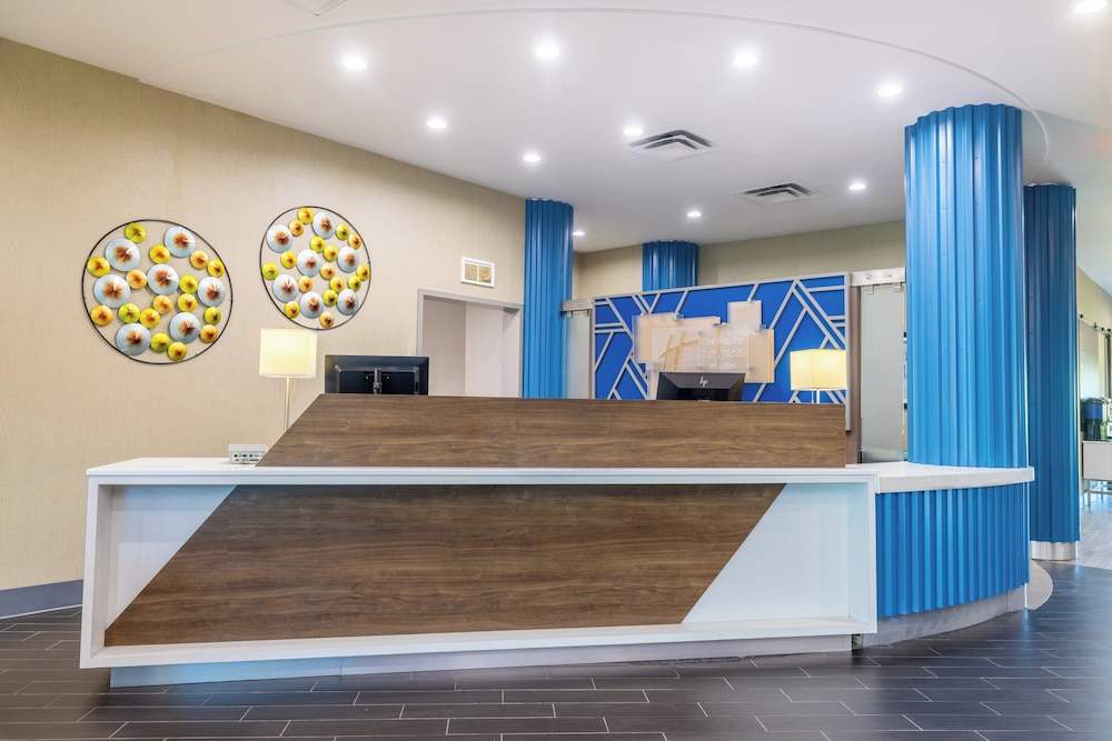 Holiday Inn Express and Suites Kansas City Airport by IHG - photo 66