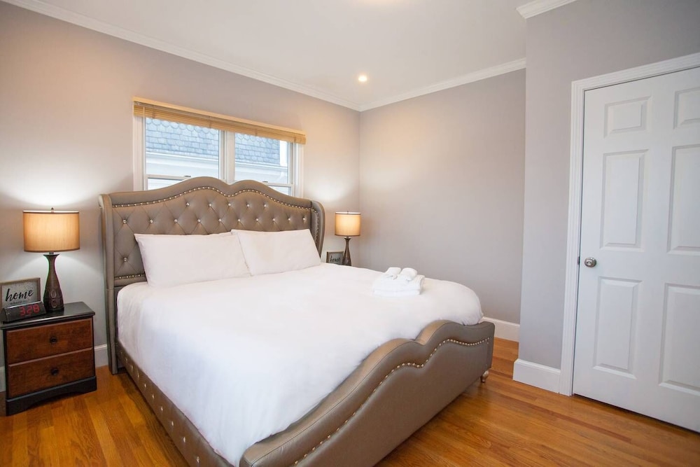 Central Boston 5 Bed 2 Bath North End sleeps 10 - photo 2