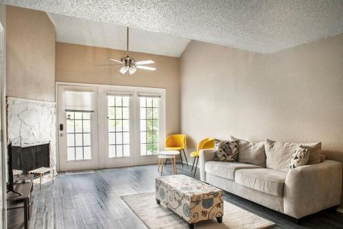 Extended Stay Special Cozy Apt w Private Garage — 4-Star Luxury Hotel in Dallas, United States