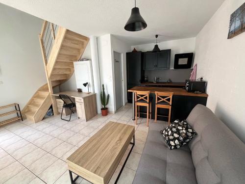 Charmant Duplex Bordeaux Place de Parking Privee Tram — hotel in Cenon