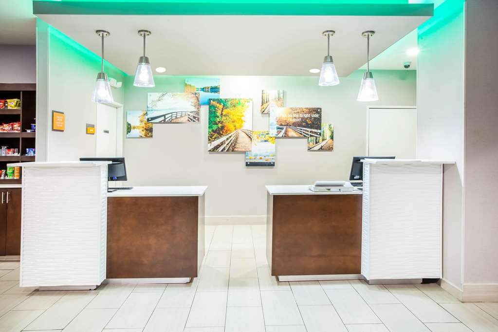 La Quinta Inn & Suites by Wyndham Elkhart - photo 4