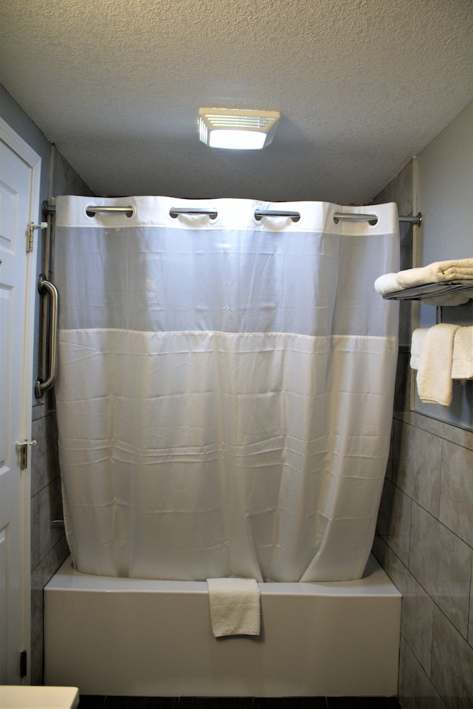 Hometowne Inn & Suites - photo 23