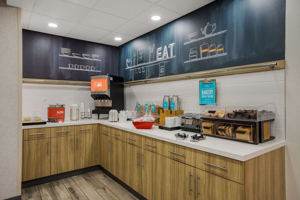 Hampton Inn Linden - photo 28