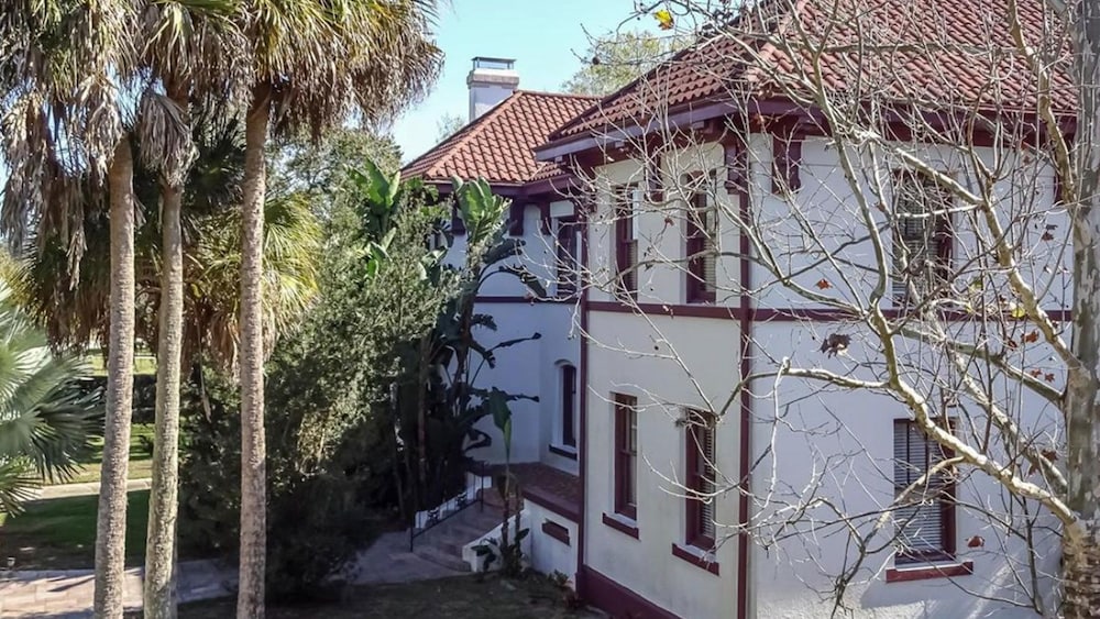 Sebring Spanish Chateau - photo 2