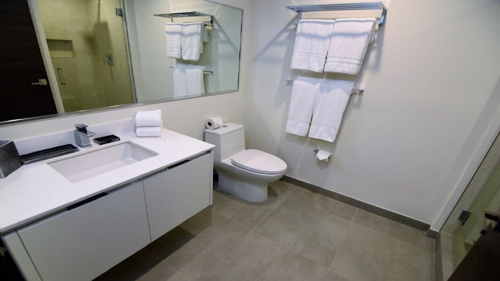 Spectacular 1 Bed Plus Den On To The Amazing Hollywood Beach Hollywood - photo 20