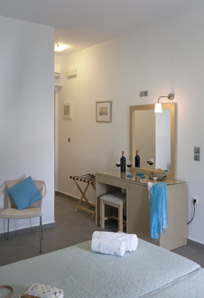 Blue Harmony Hotel — Ano Syros — photo 5