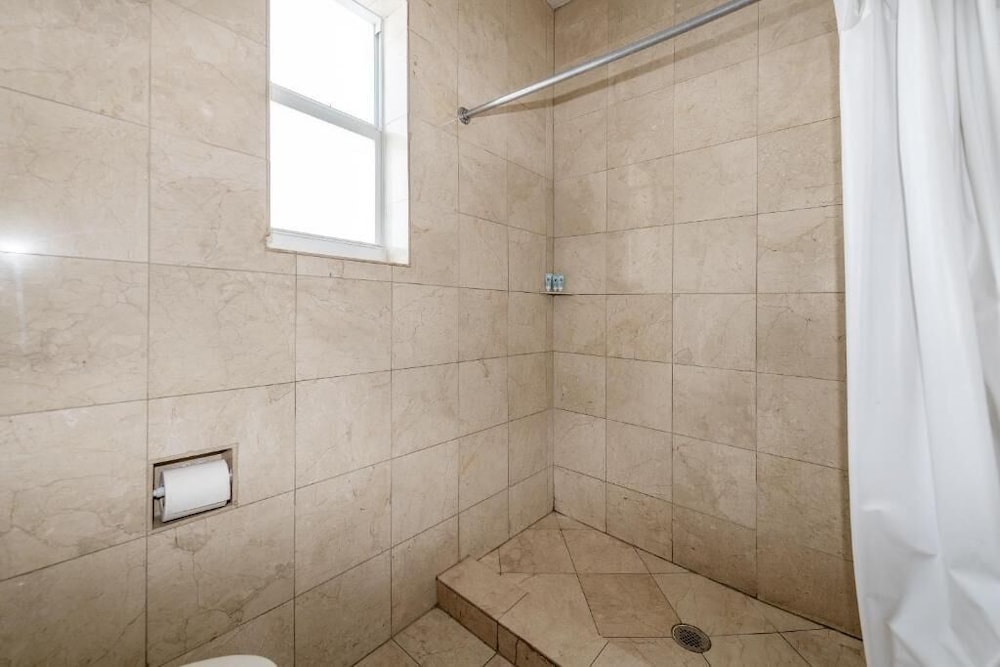 Ocean Beach Suites - photo 18