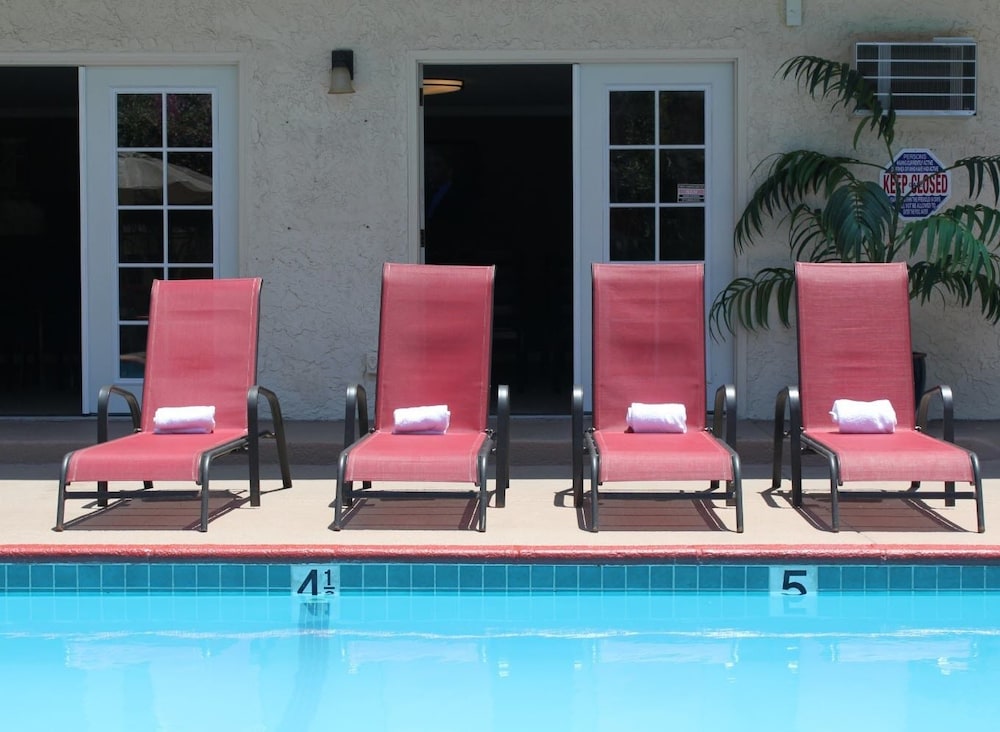 California Suites Hotel - photo 27