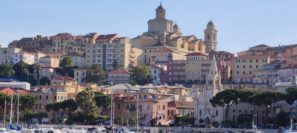 Hotel al Porto in Imperia, Italy