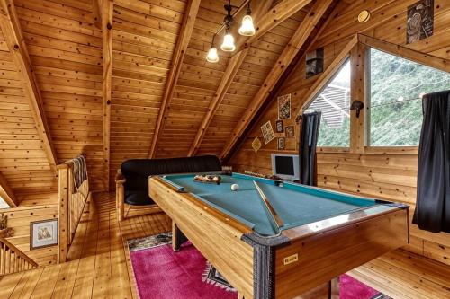 Southern Serenity Pool table Hot Tub WIFI 560 FREE tickets each paid day - photo 4