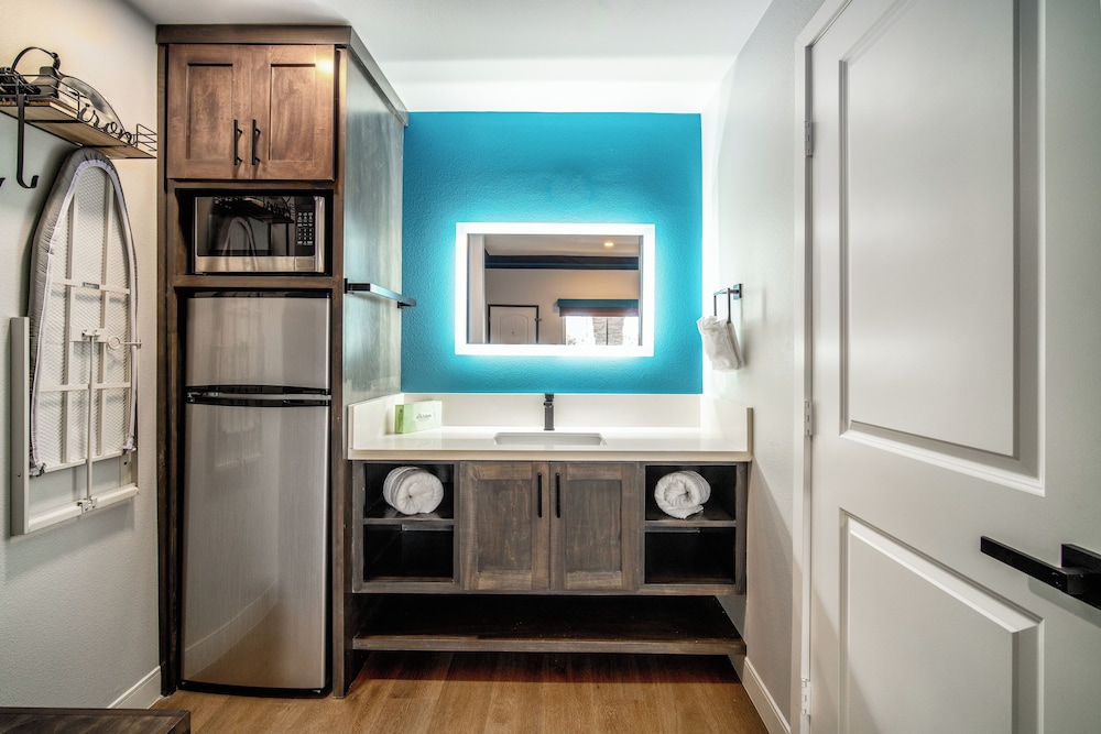 Aspire Inn Studios & Spas - photo 20