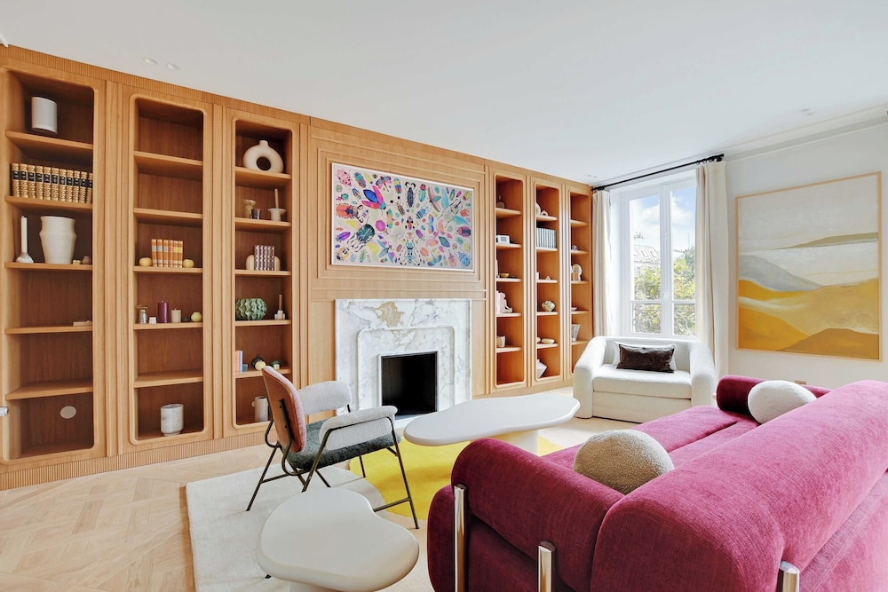 Exceptional Duplex Ac 4br 8p Close to Marais — 4-Star Luxury Hotel in Paris, France