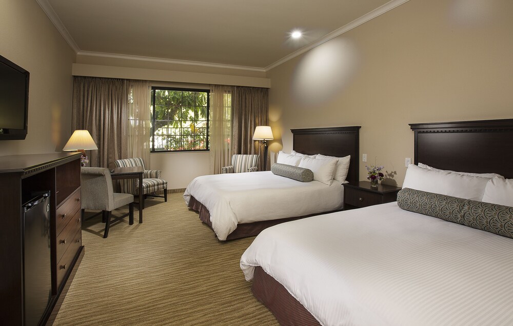 Coast Anabelle Hotel - photo 4