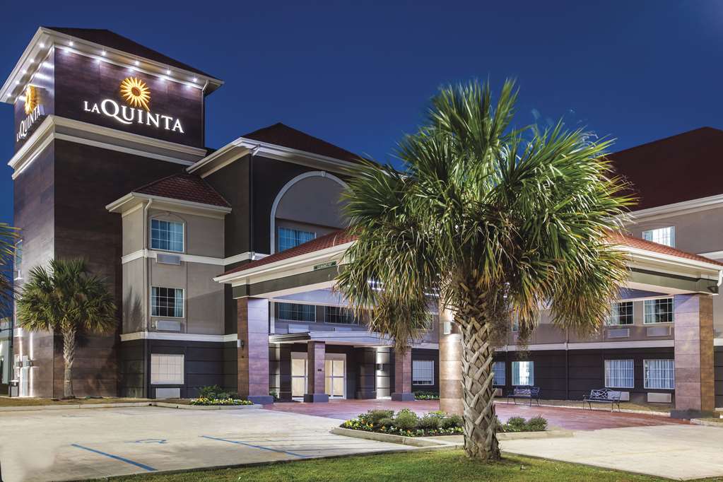 La Quinta Inn & Suites by Wyndham Walker Denham Springs - photo 2