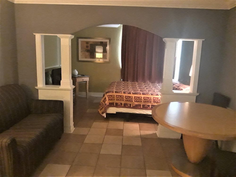 Madison Inn and Suites - photo 22