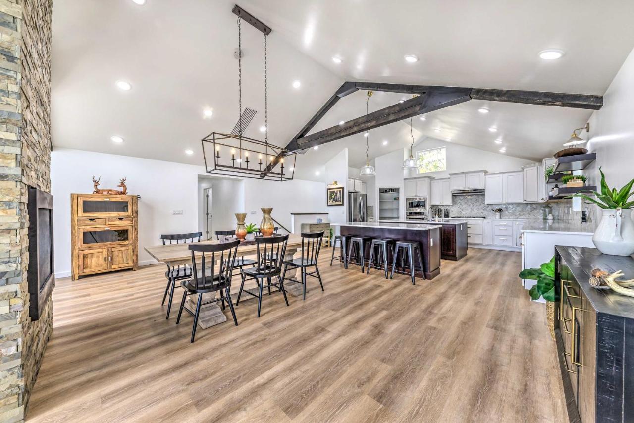 Luxury Ruidoso Retreat w Mtn Views Near Trails Ruidoso in Ruidoso, United States