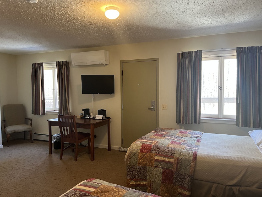 The Upper Pass Lodge at Magic Mountain - photo 13