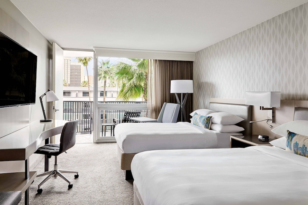 Los Angeles Airport Marriott - photo 7