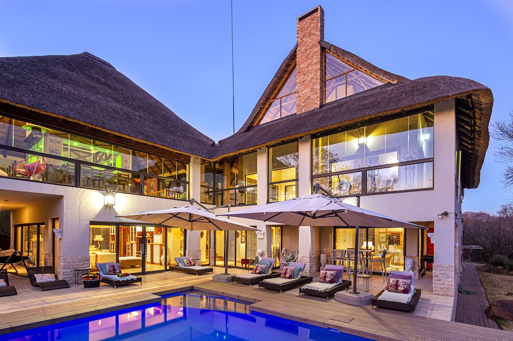 Vaal River YOLO Spaces Vaal River Bush Lodge — 4-Star Luxury Hotel in Sasolburg, South Africa