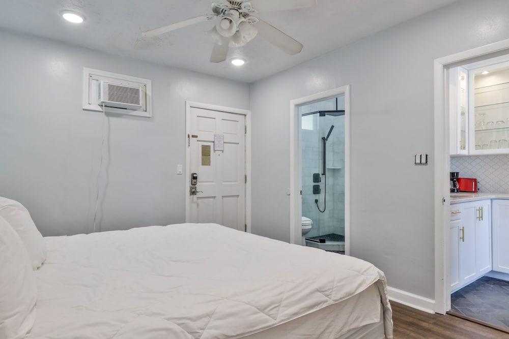 Coastal Waters Inn - photo 17