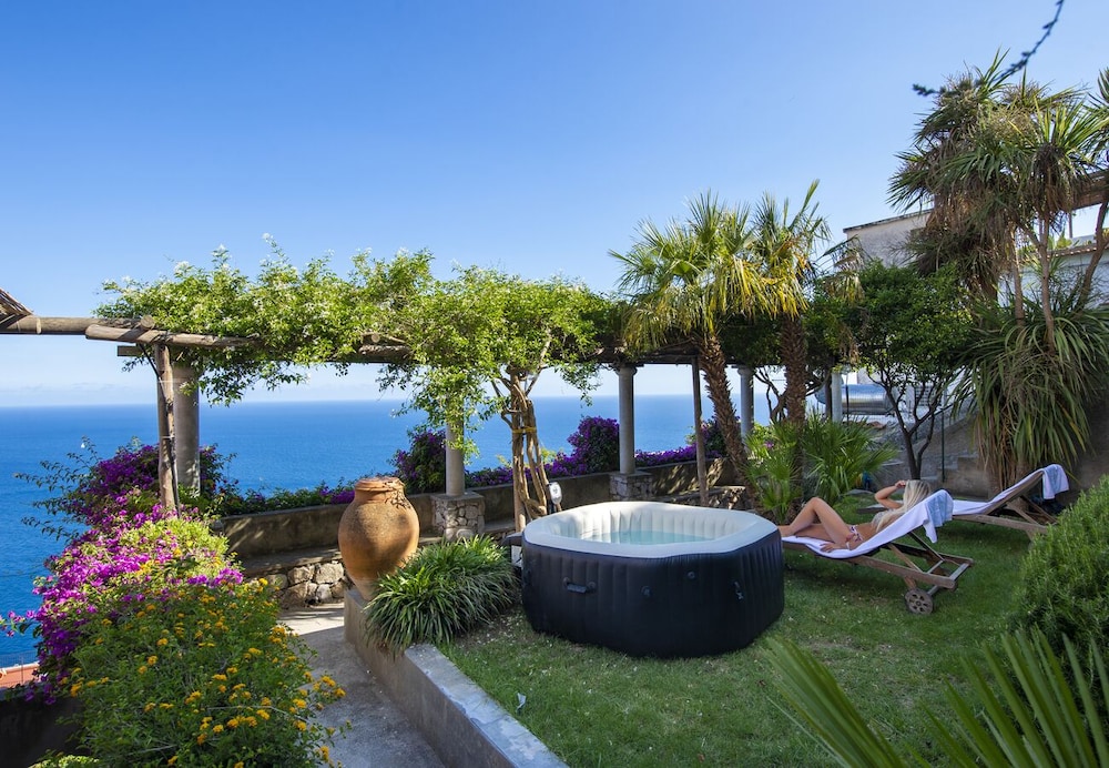 Casale Fralisa — 4-Star Luxury Hotel in Praiano, Italy