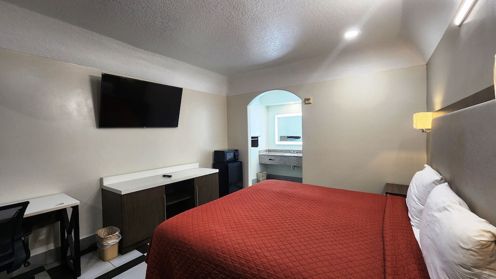 Scottish Inns & Suites Sam Houston Pkwy - photo 5