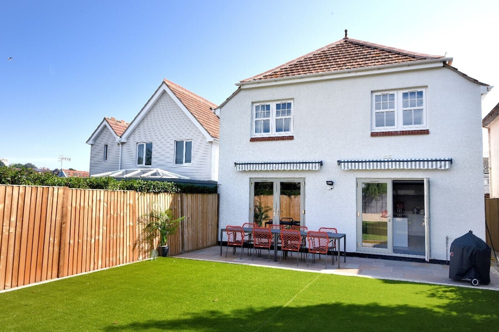 Lightkeepers Cottage — 4-Star Luxury Hotel in Lyme Regis, United Kingdom