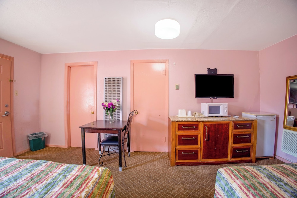 Sands Motel By OYO El Paso near Airport - photo 25