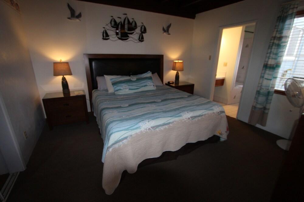 Edgewater Beach Inn - photo 43