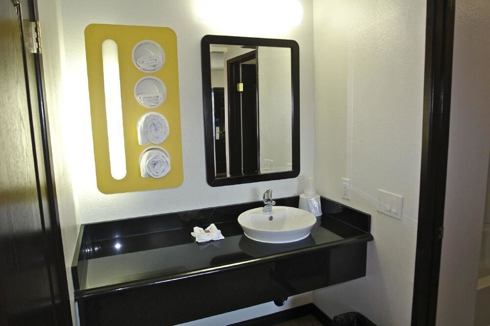 Motel 6 Costa Mesa CA Newport Beach - photo 11