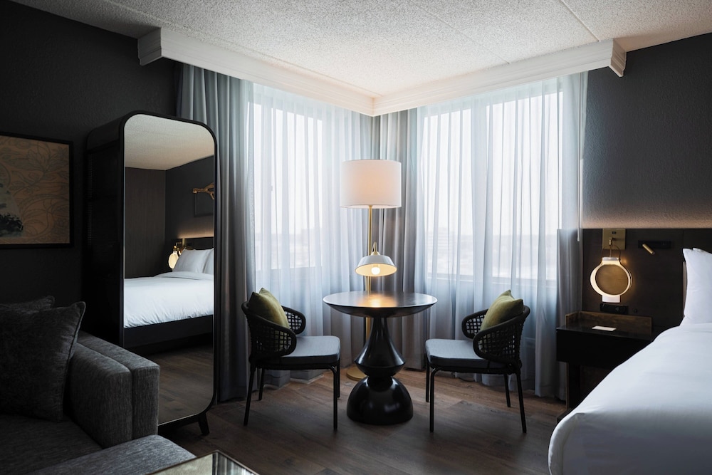 Renaissance Chicago North Shore Hotel - photo 17