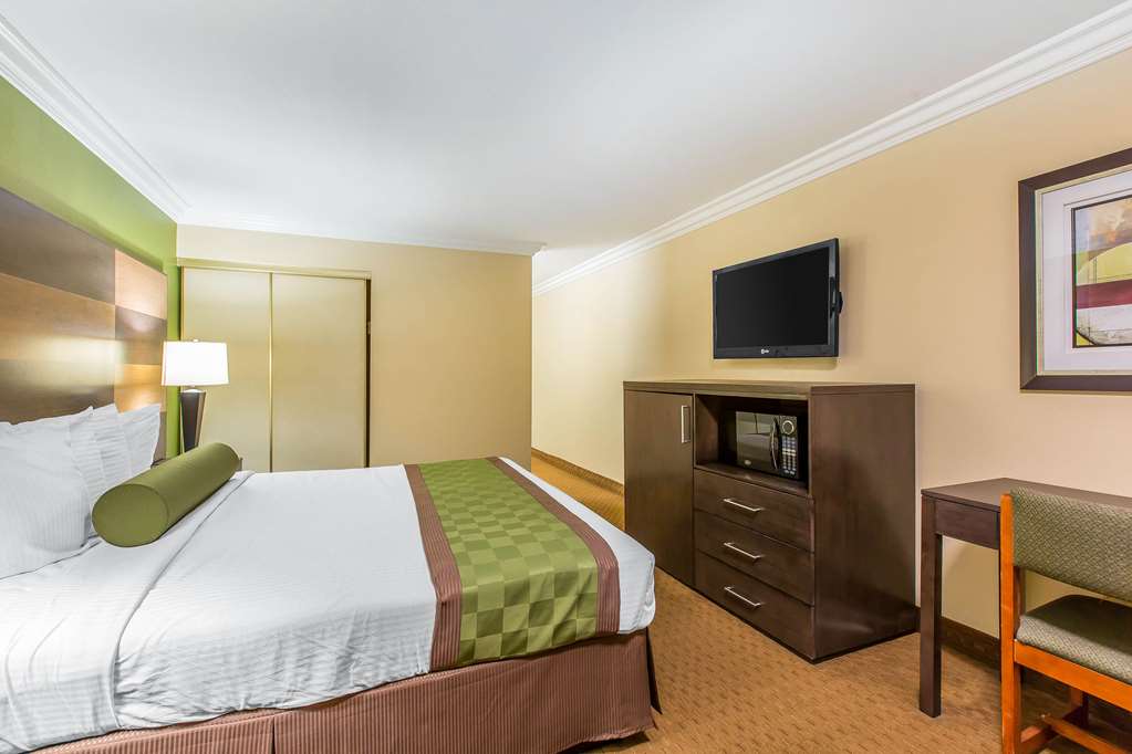 Rodeway Inn & Suites Canyon Lake Menifee West - photo 11