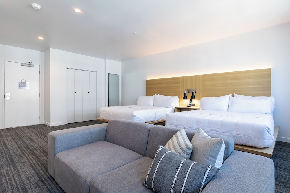 Hotel Mai Downtown Long Beach - photo 13