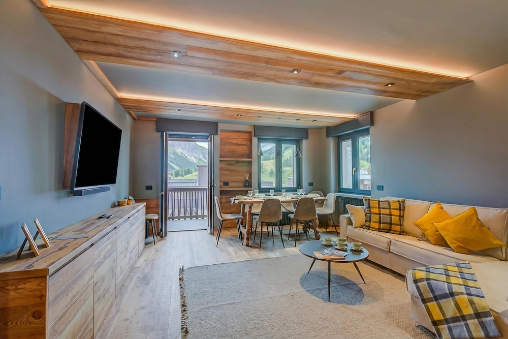 Simona Luxury Apartment few steps from sk — 4-Star Luxury Hotel in Sestriere, Italy