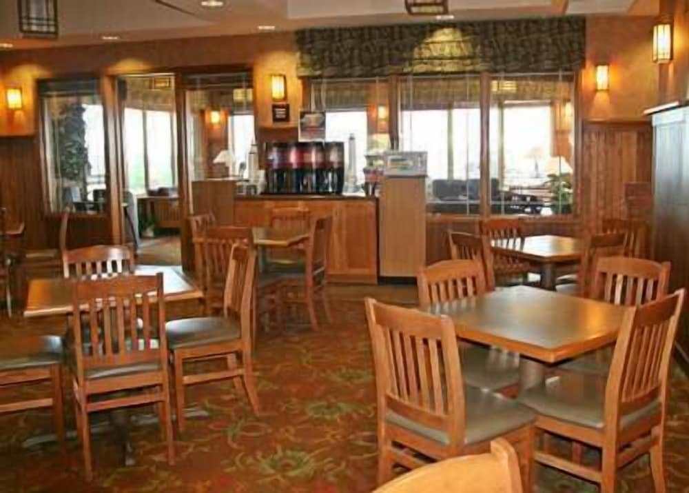 Hampton Inn Duluth Canal Park - photo 49