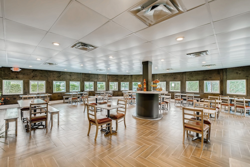 Orangewood Inn & Suites Midtown - photo 42