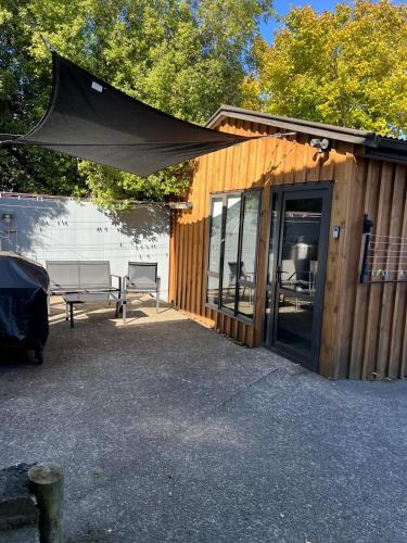 Self contained Tiny Sleepout in Hamner - carbon neutral hotel in Unknown City