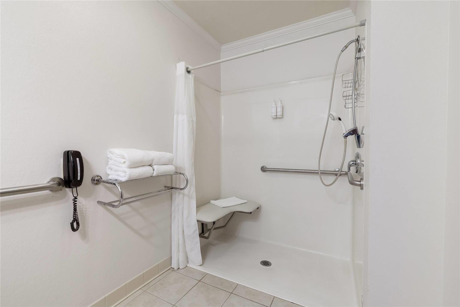 Howard Johnson Hotel & Suites by Wyndham Oacoma - photo 17