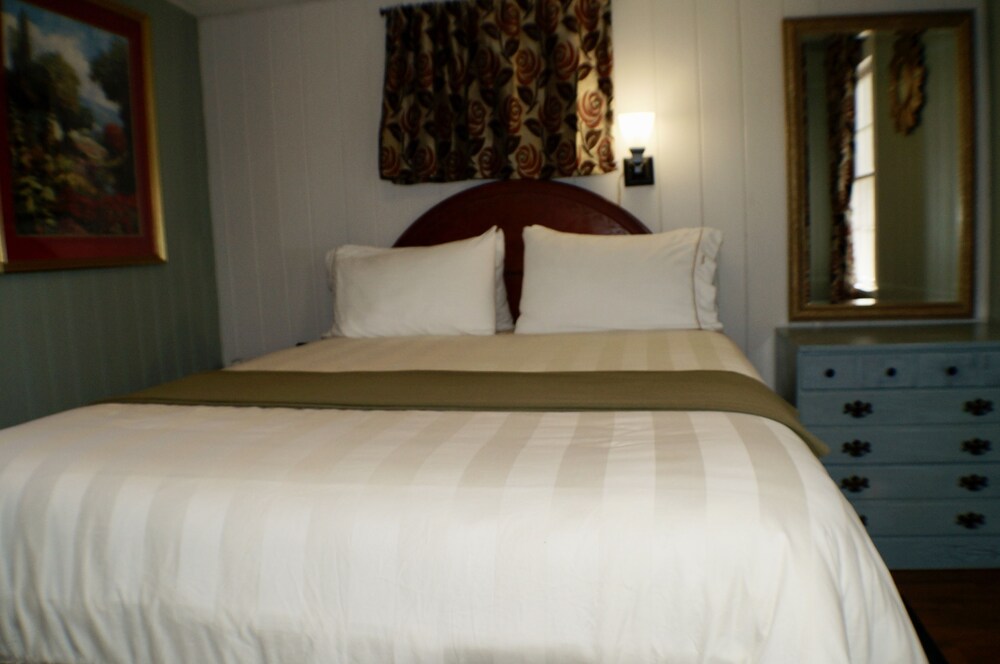 CedarWood Inn - photo 34