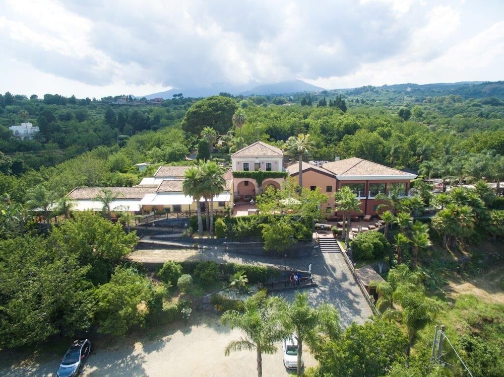 Il Ciliegio dell'Etna — 4-Star Luxury Hotel in Giarre, Italy