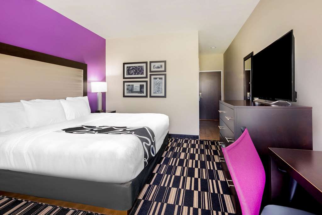 La Quinta Inn & Suites by Wyndham McAllen Convention Center - photo 18