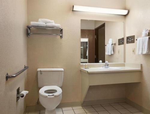 Hotel Flagstaff I 40 East Lucky Lane - photo 4