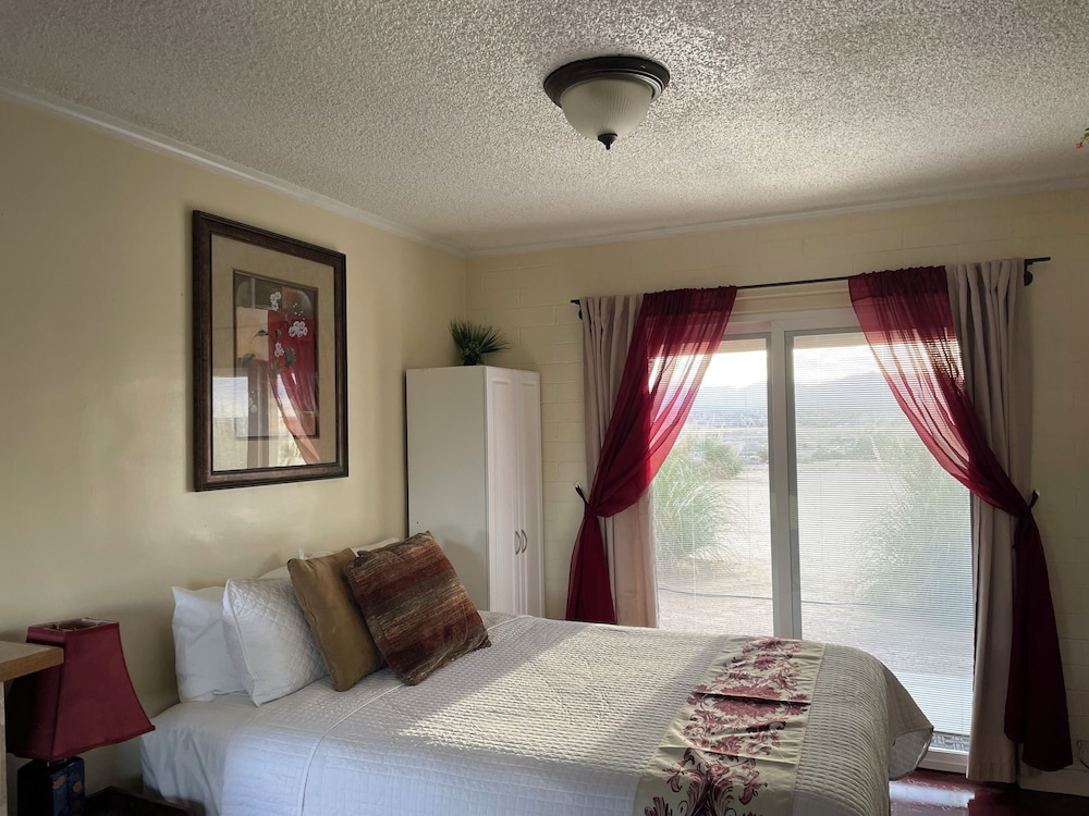 Hilltop Tavern and Inn - photo 15